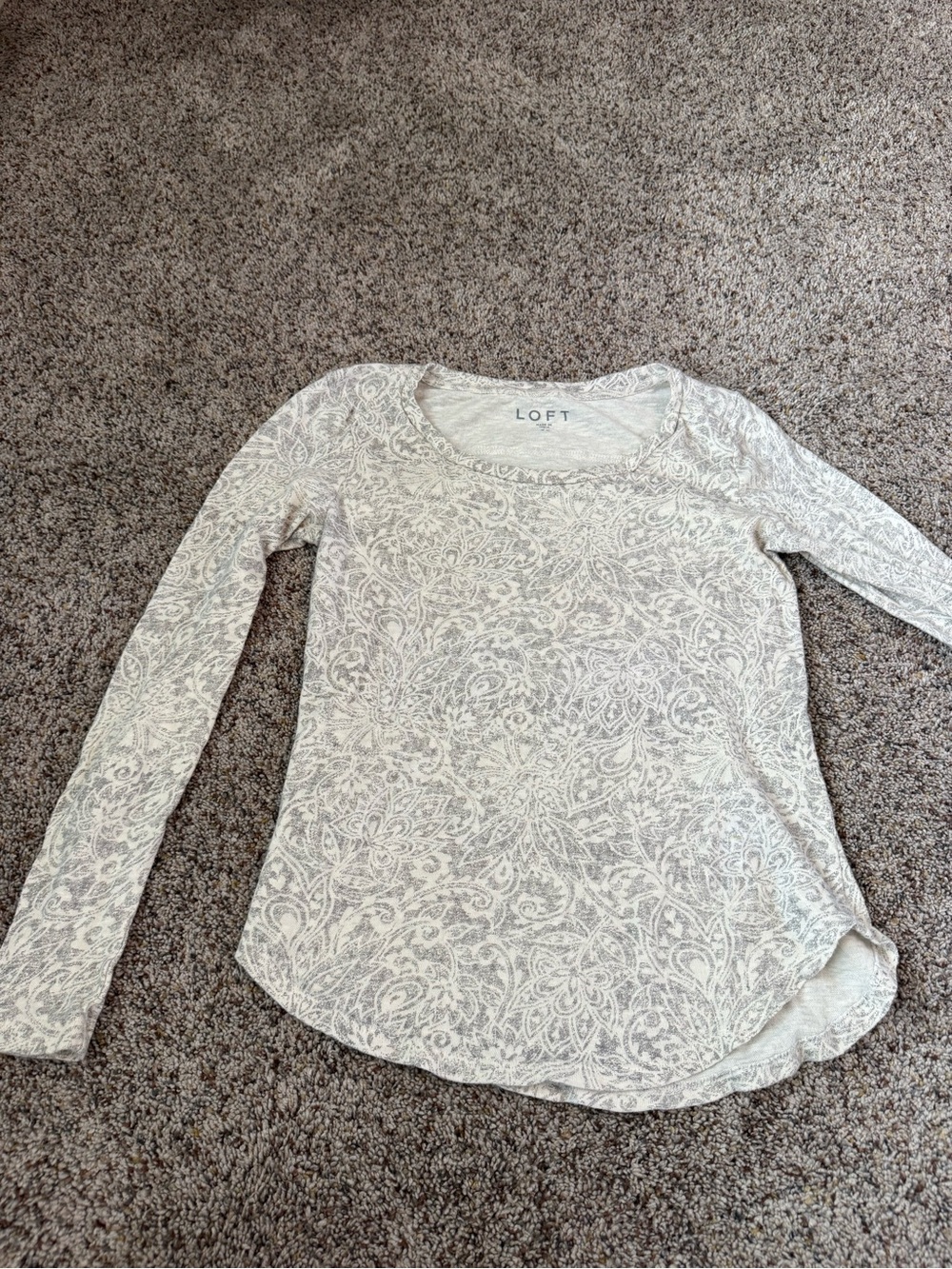LOFT Women’s Gray/Beige Paisley Long Sleeve Shirt — Size XS